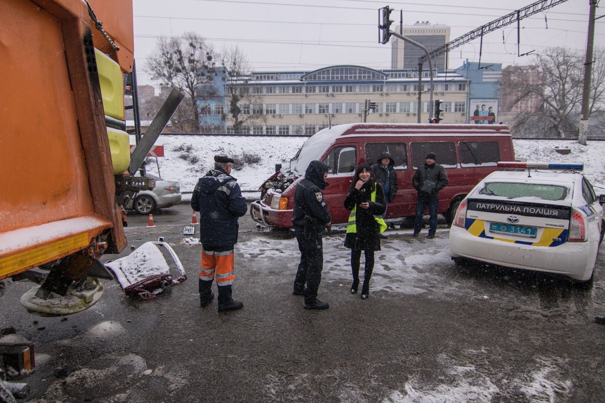 На месте работала патрульная полиция и следственно-оперативная группа