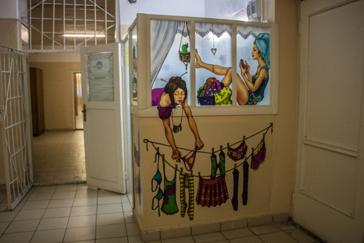 Приключения начинаются с необычных картин