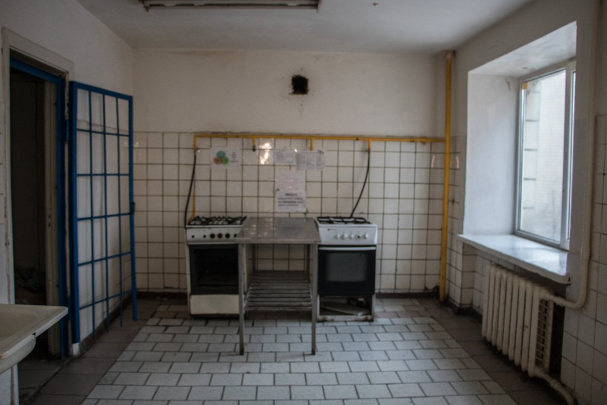 Кухня в корпусе. Не каждому по душе здесь готовить пищу