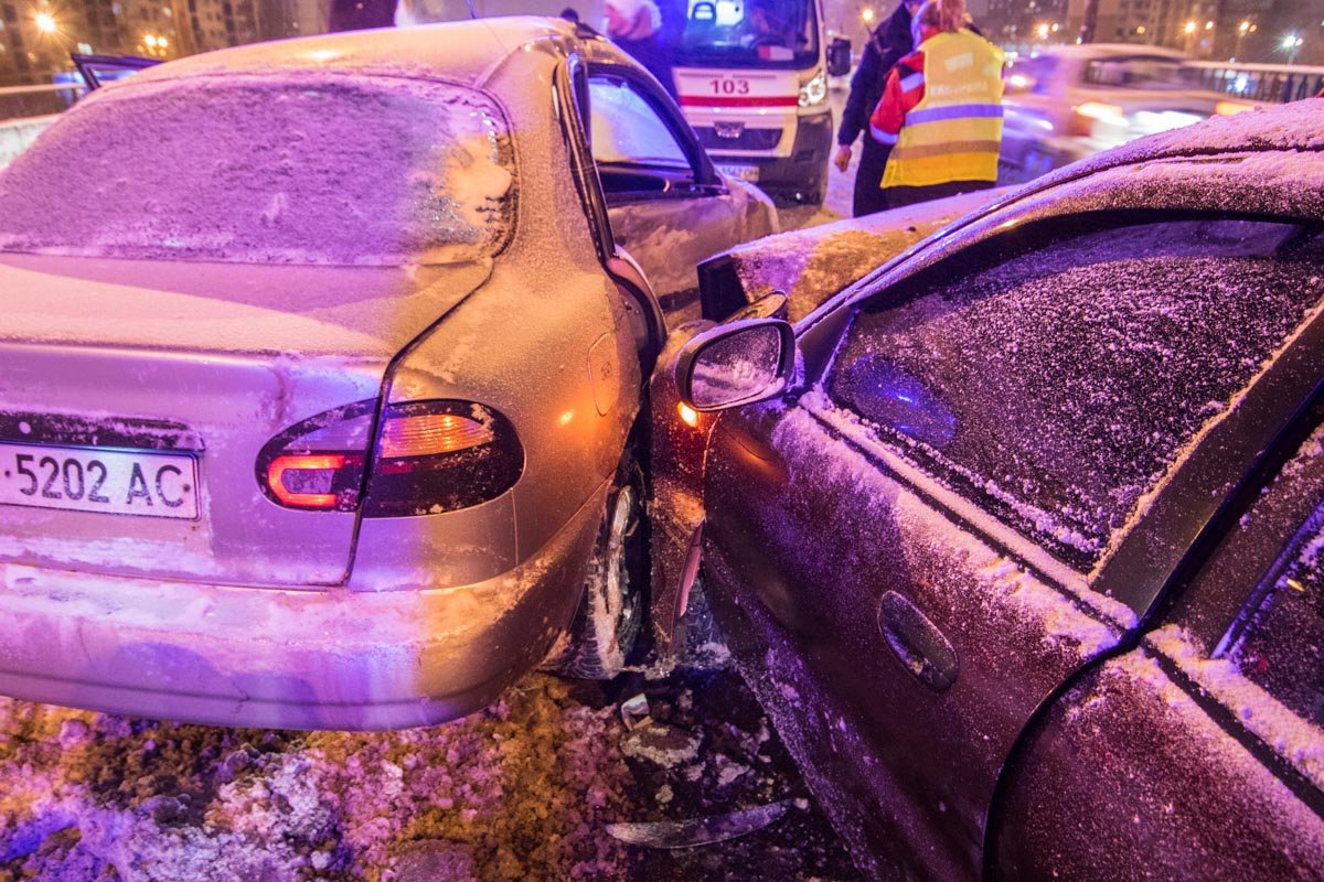 Согласно словам самих водителей, травмы от столкновения несущественные - пассажиры от госпитализации отказались