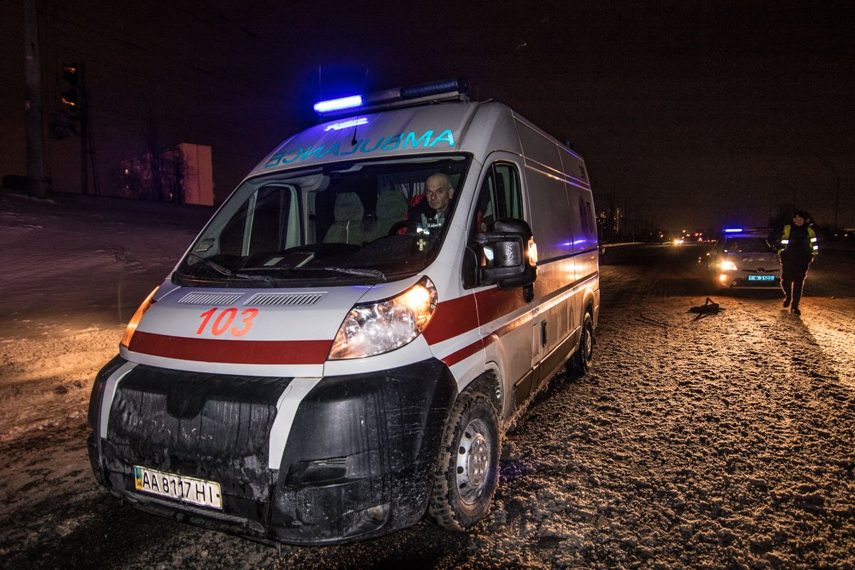 Мужчина-пассажир такси получил травму грудной клетки - его госпитализировала скорая