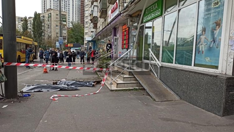 В Киеве женщина с ребенком выпала с девятого этажа 1
