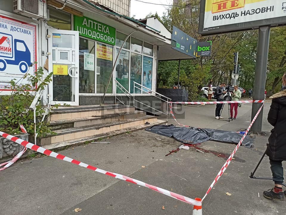 В Киеве женщина с ребенком выпала с девятого этажа 2