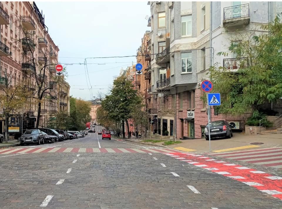 ​​В центре Киева обустроили новые велодорожки: где и как выглядят 2