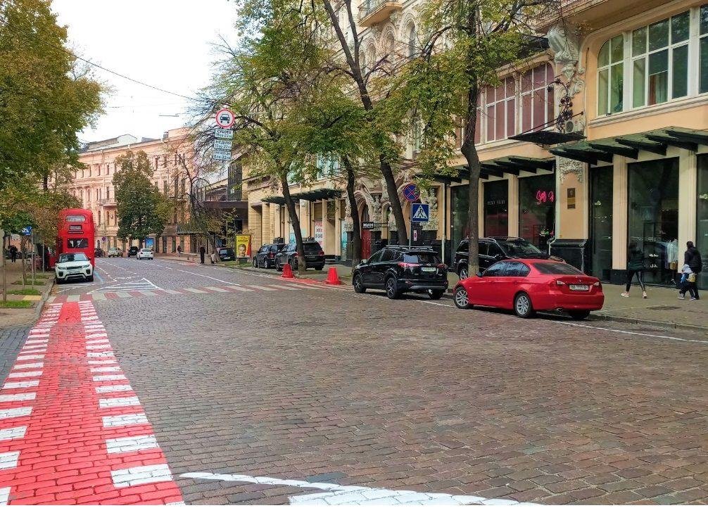 ​​В центре Киева обустроили новые велодорожки: где и как выглядят 3