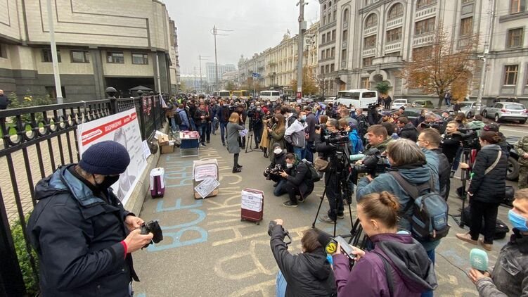 В Киеве из-за протеста под Конституционным судом перекрыли движение 1