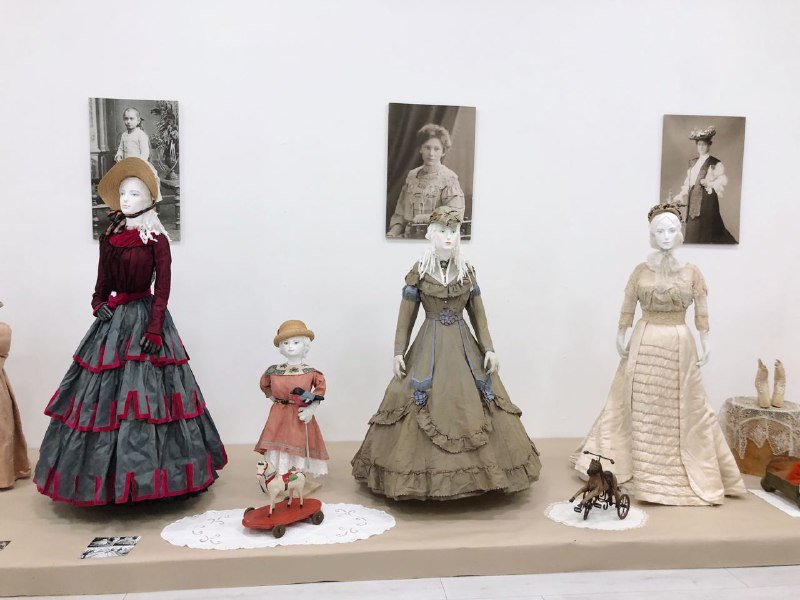 В Киеве открылась бесплатная уникальная выставка истории моды с платьями времен Пушкина и Гоголя: где и график работы 2