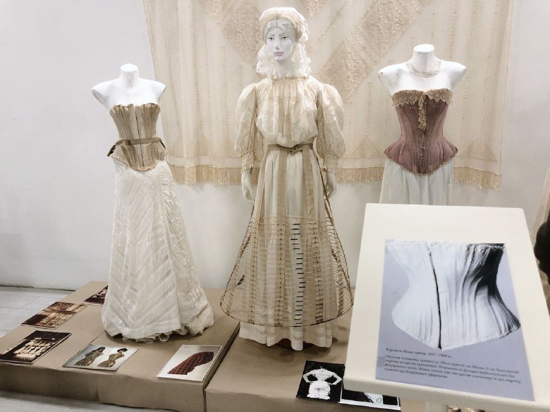 В Киеве открылась бесплатная уникальная выставка истории моды с платьями времен Пушкина и Гоголя: где и график работы 6