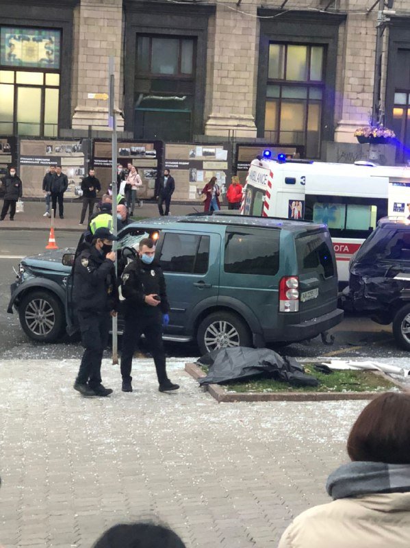 В Киеве из-за масштабного смертельного ДТП перекрыли Крещатик 3