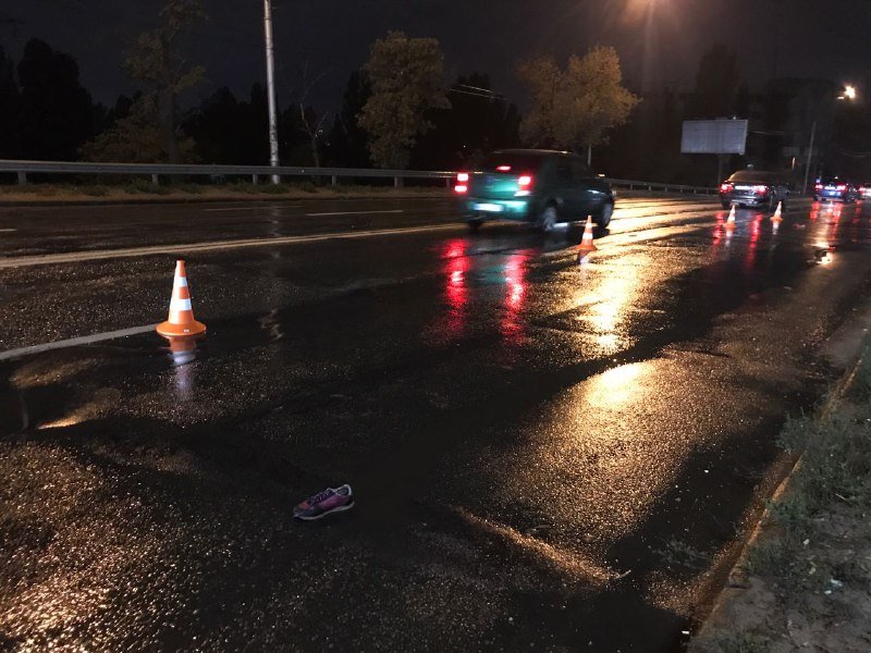 В Киеве на Харьковском шоссе сбили женщину: она умерла в больнице 1