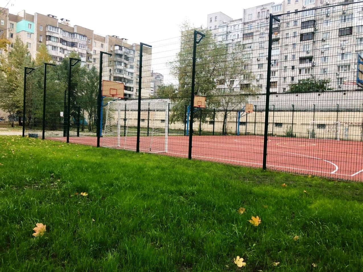 Где в Киеве открыли новую спортивную площадку для игры в футбол и баскетбол 2