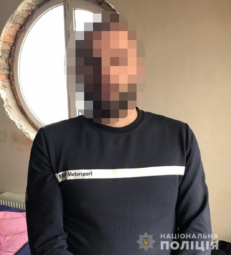 В Киеве мужчина стулом забил до смерти своего друга 2