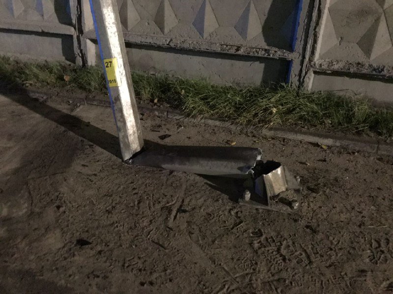 В Киеве такси Bolt влетело в столб 2