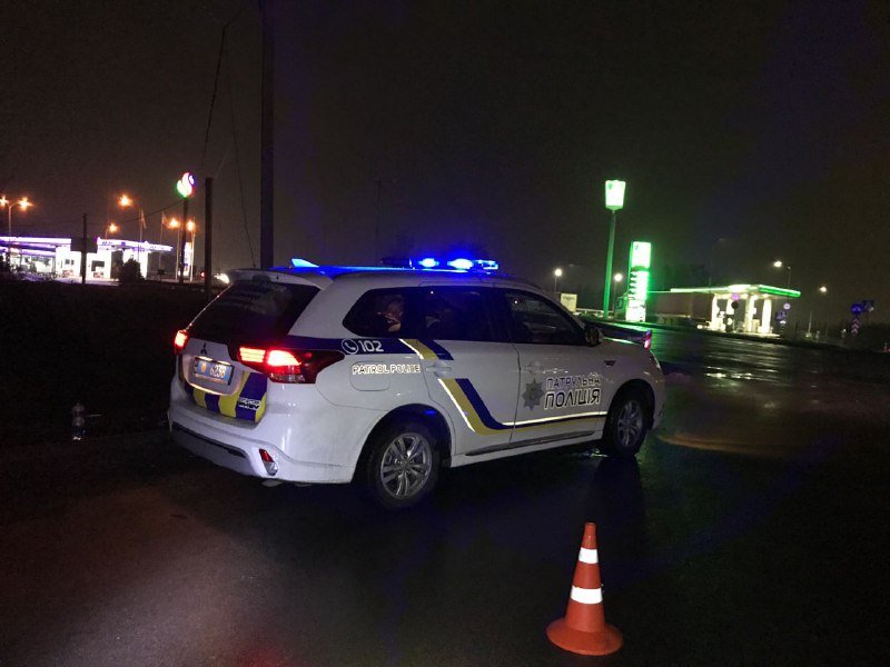 В Киеве на Кольцевой дороге Volkswagen сбил мужчину 1