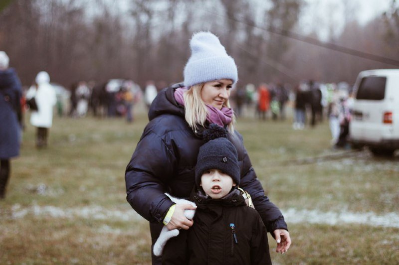 В Киеве на ВДНГ под мокрым снегом прошел фестиваль воздушных шаров: ищи себя на фото 2