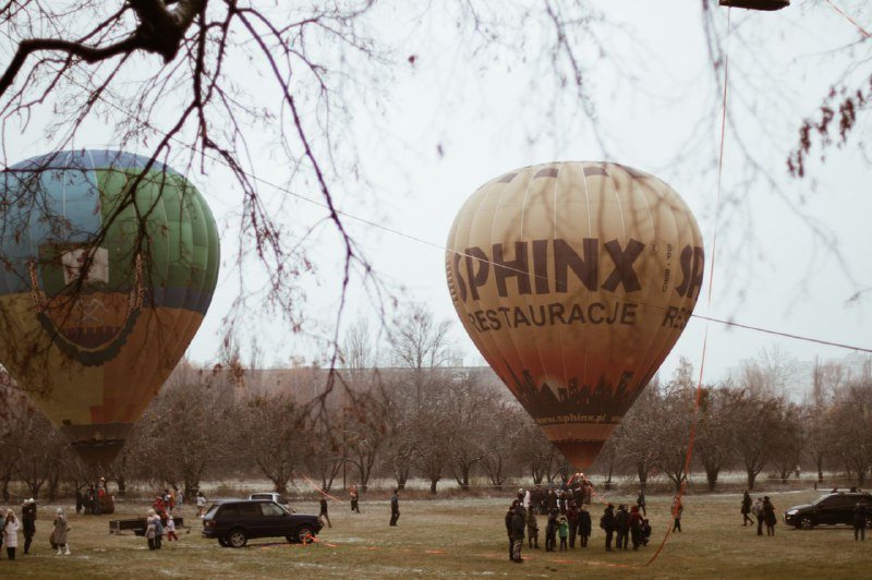 В Киеве на ВДНГ под мокрым снегом прошел фестиваль воздушных шаров: ищи себя на фото 3