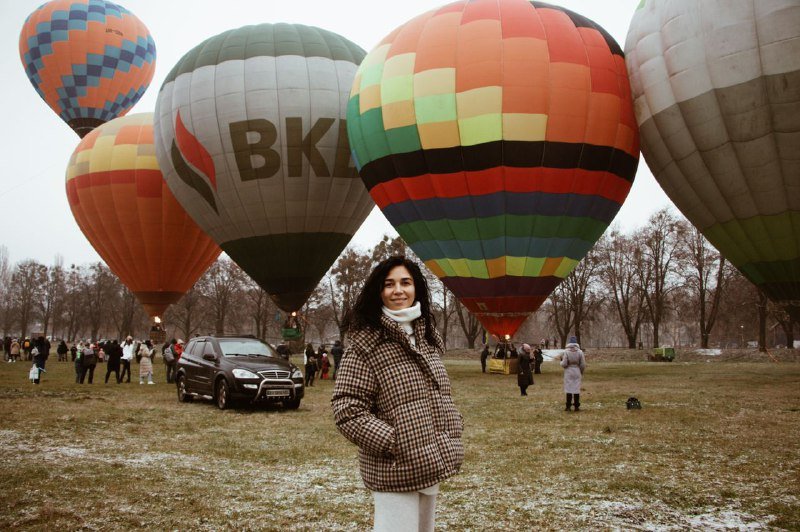В Киеве на ВДНГ под мокрым снегом прошел фестиваль воздушных шаров: ищи себя на фото 6