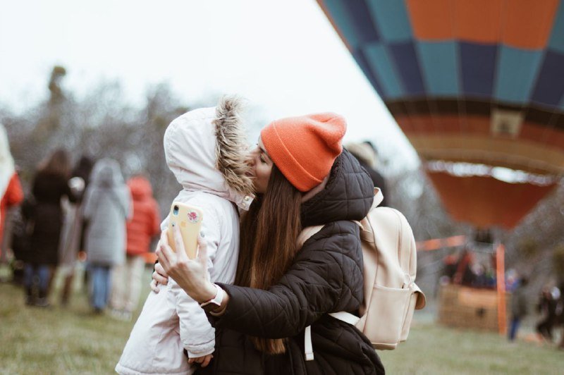 В Киеве на ВДНГ под мокрым снегом прошел фестиваль воздушных шаров: ищи себя на фото 9