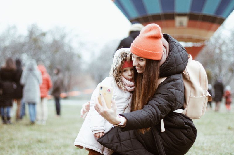 В Киеве на ВДНГ под мокрым снегом прошел фестиваль воздушных шаров: ищи себя на фото 10