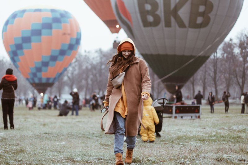 В Киеве на ВДНГ под мокрым снегом прошел фестиваль воздушных шаров: ищи себя на фото 17