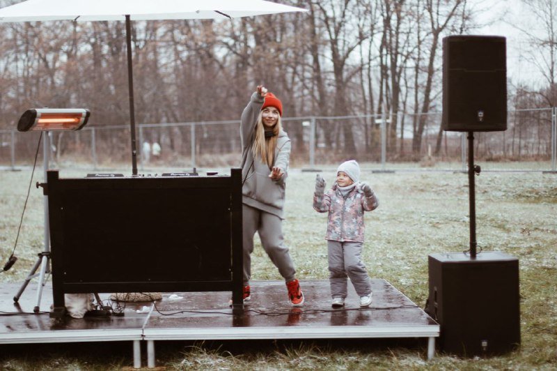 В Киеве на ВДНГ под мокрым снегом прошел фестиваль воздушных шаров: ищи себя на фото 24