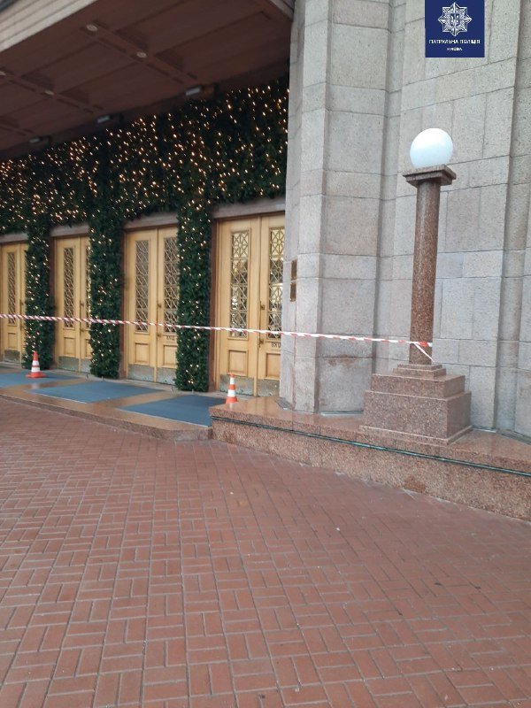 В Киеве снова заминировали ЦУМ 1