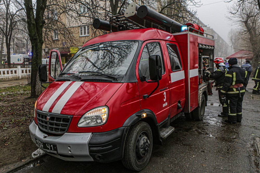 В Киеве из горящего дома спасли 5 человек: один из жителей выпрыгнул из окна пятого этажа 3