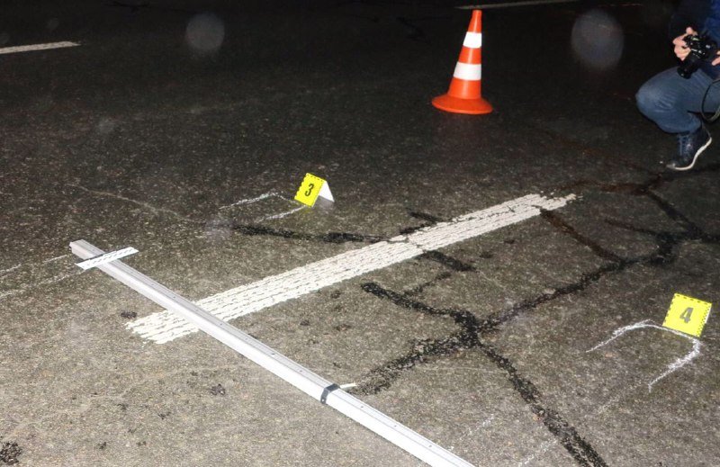 В Киеве на Леся Курбаса ВАЗ насмерть сбил парня, который бегал по дороге 3