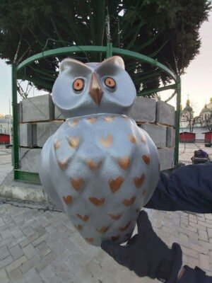 В Киеве на главную елку страны нацепили сову и первые гирлянды: появились фото 2