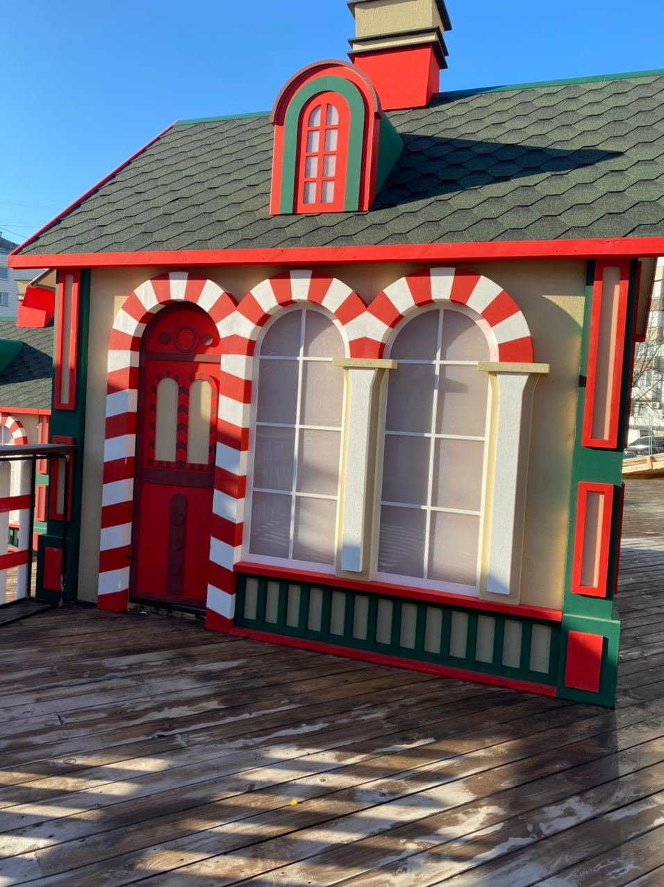 В Киеве на "Дворце Украина" открывают городок зимних развлечений: появились первые фото 6