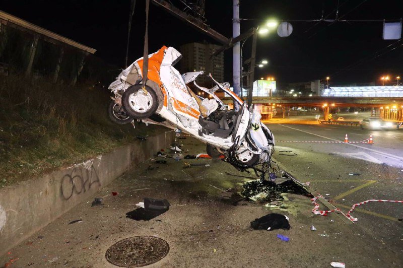 В Киеве Ravon влетел в столб: водитель и женщина-пассажир погибли на месте 2
