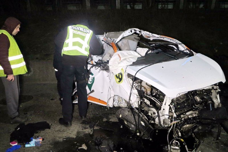 В Киеве Ravon влетел в столб: водитель и женщина-пассажир погибли на месте 3