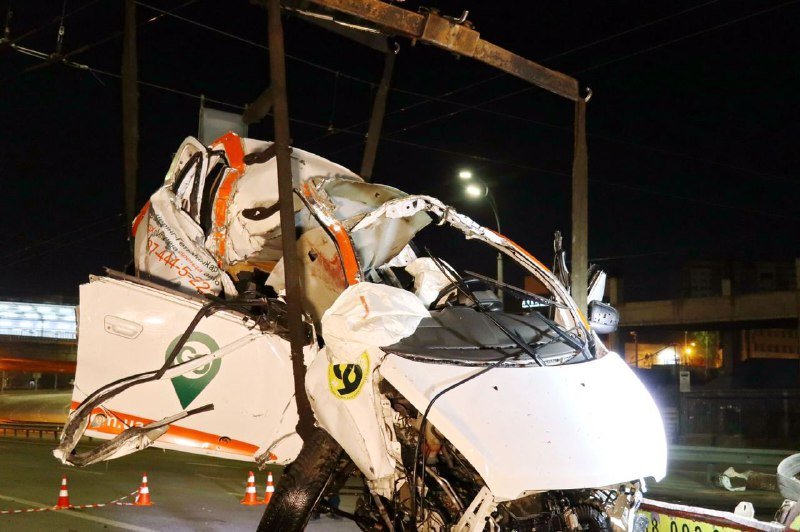 В Киеве Ravon влетел в столб: водитель и женщина-пассажир погибли на месте 5