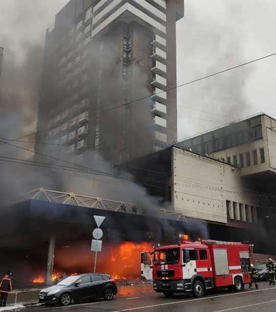 В Киеве на бульваре Шевченко вспыхнул пожар: что горело 2