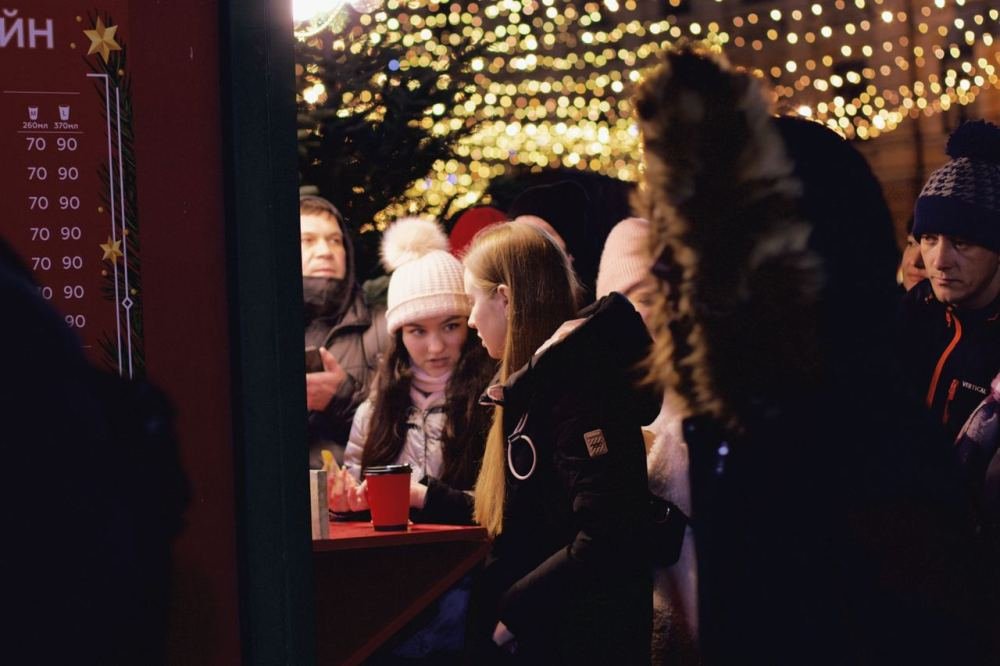 Как в Киеве зажигали главную елку страны: фоторепортаж с Софийской площади 16