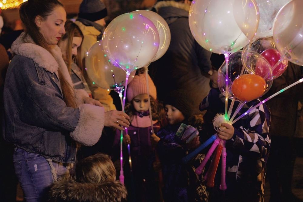 Как в Киеве зажигали главную елку страны: фоторепортаж с Софийской площади 17