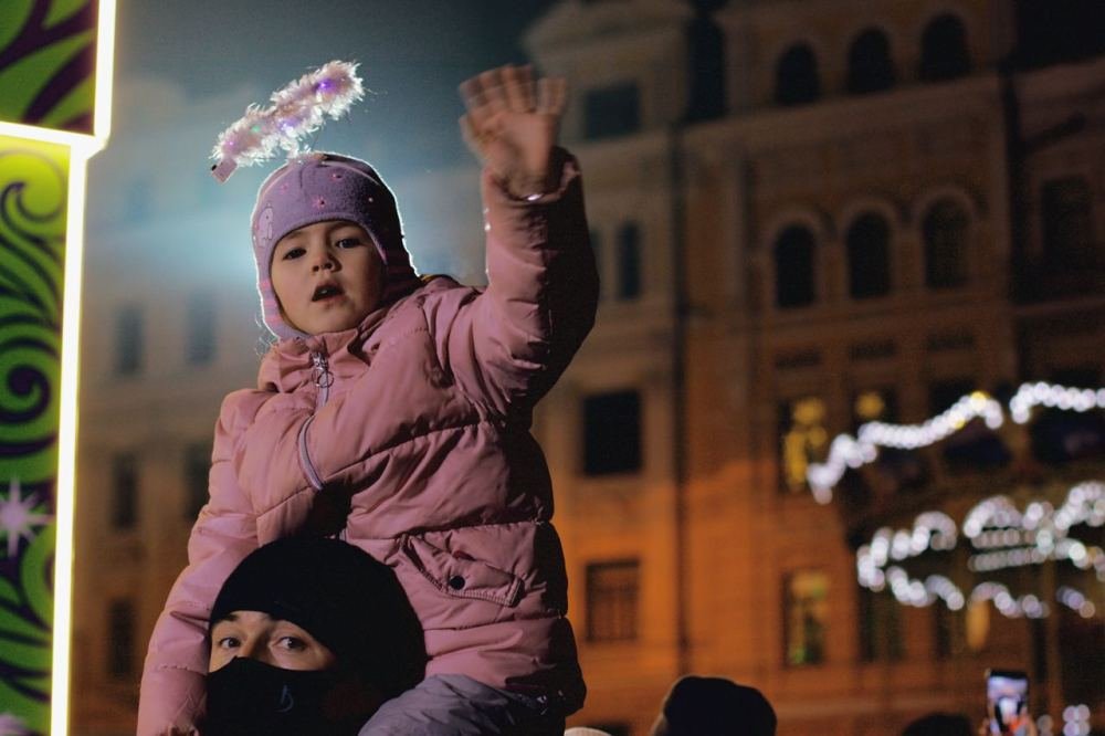 Как в Киеве зажигали главную елку страны: фоторепортаж с Софийской площади 18