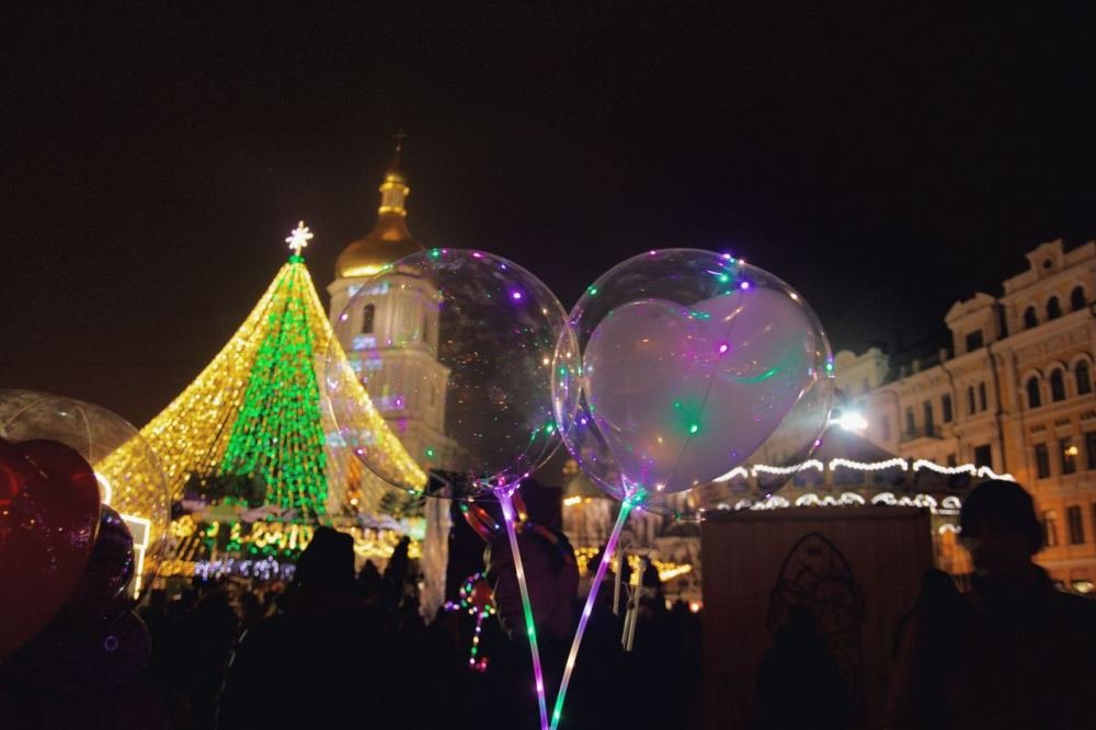 Как в Киеве зажигали главную елку страны: фоторепортаж с Софийской площади 21