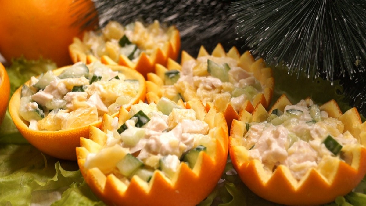 Красивое оформление и подача салатов может приятно удивить ваших гостей 