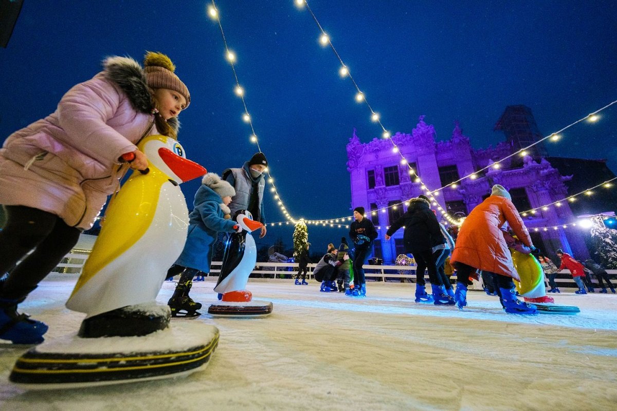 Бесплатный каток и фотозоны: что вас ждет в новогоднем городке возле Офиса Президента 2
