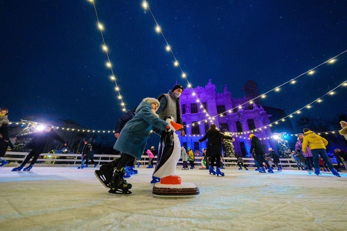 Бесплатный каток и фотозоны: что вас ждет в новогоднем городке возле Офиса Президента 3