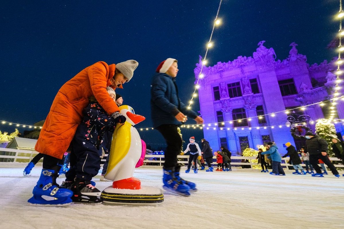 Бесплатный каток и фотозоны: что вас ждет в новогоднем городке возле Офиса Президента 4
