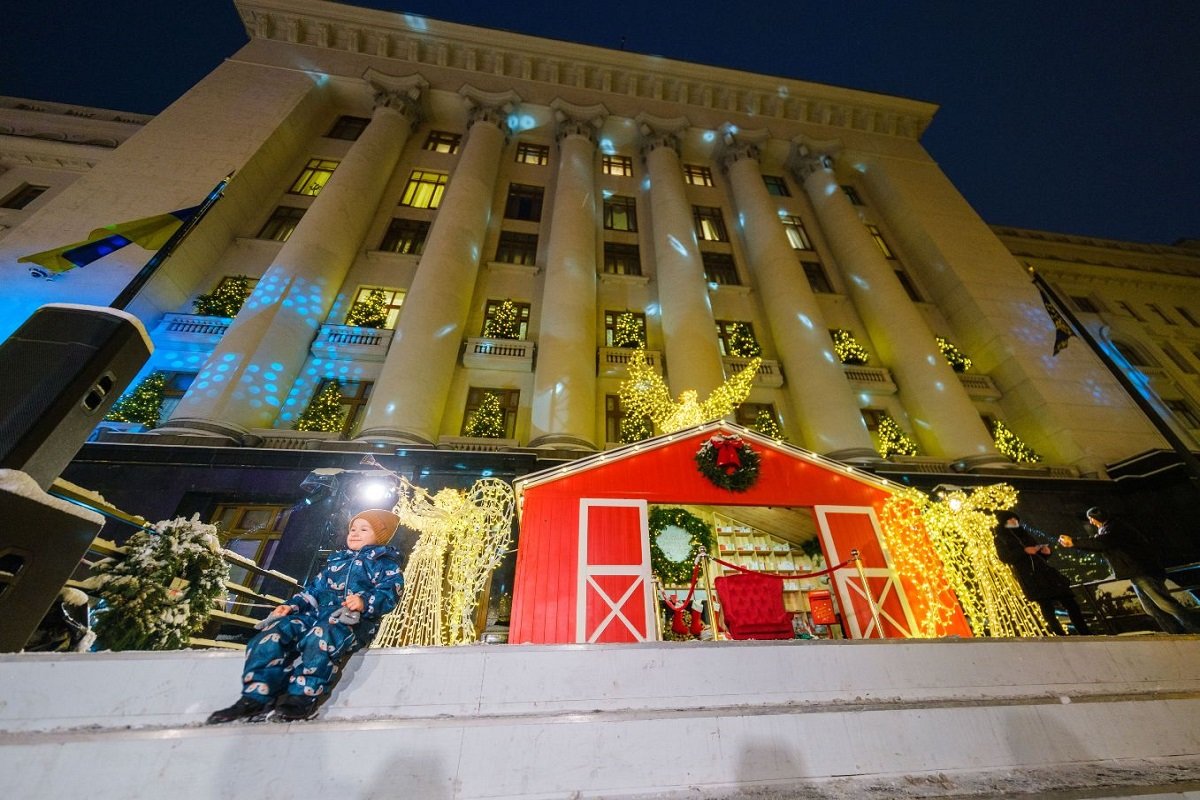 Бесплатный каток и фотозоны: что вас ждет в новогоднем городке возле Офиса Президента 6
