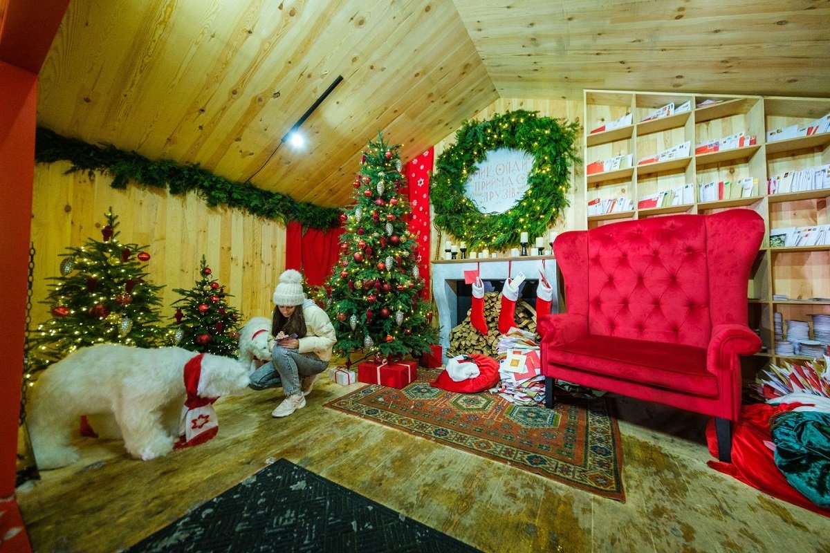 Бесплатный каток и фотозоны: что вас ждет в новогоднем городке возле Офиса Президента 9