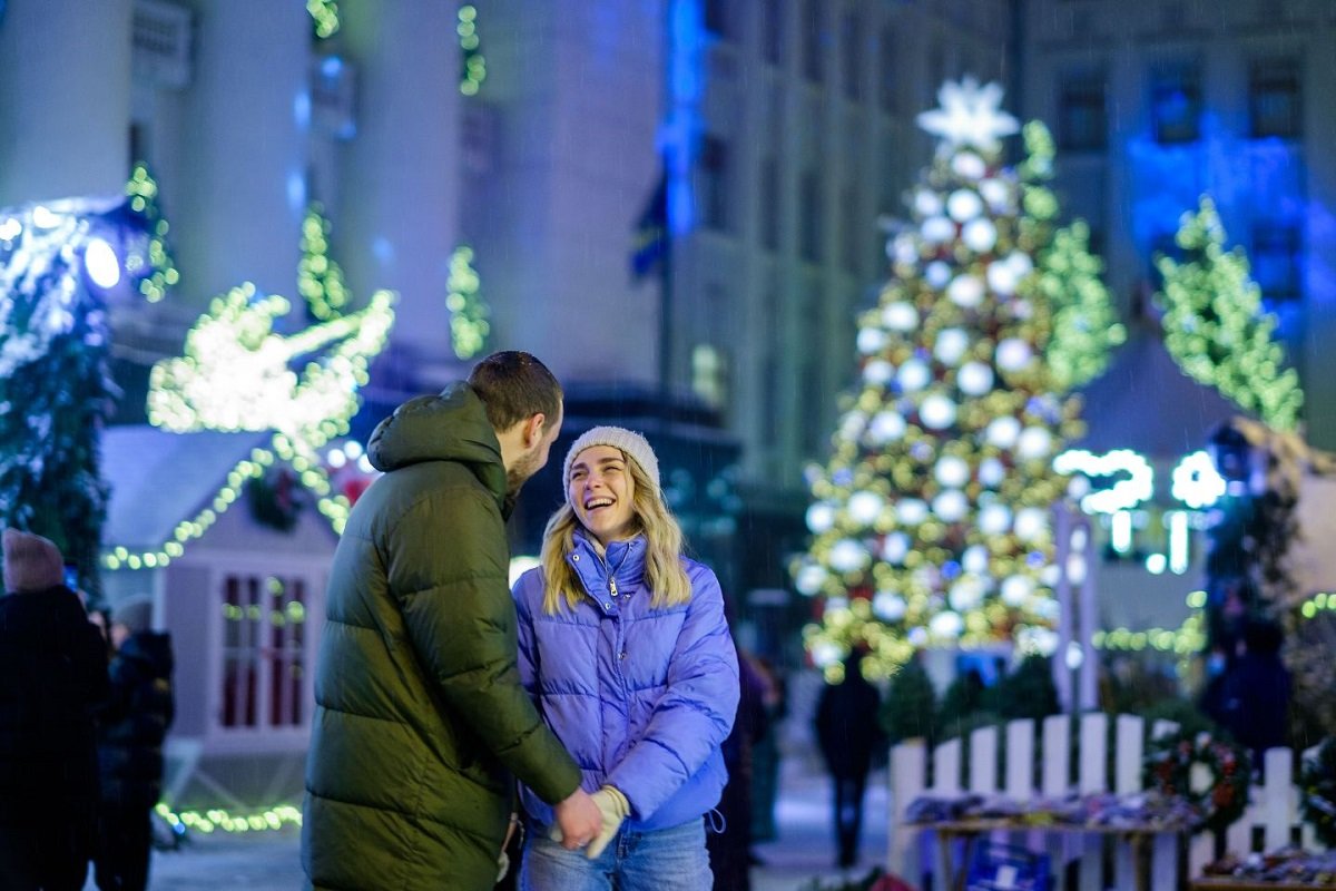 Бесплатный каток и фотозоны: что вас ждет в новогоднем городке возле Офиса Президента 11
