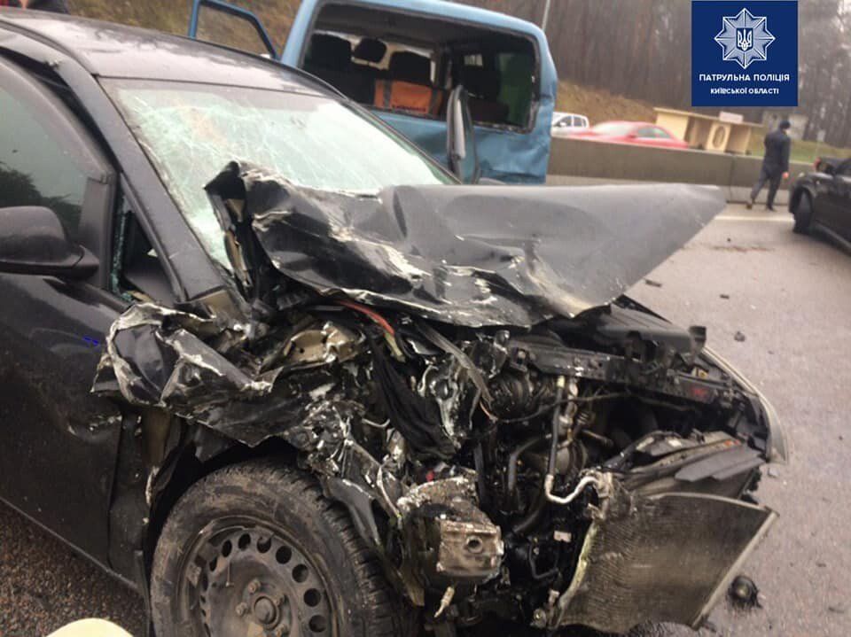 Под Киевом произошло масштабное ДТП при участии восьми автомобилей 1