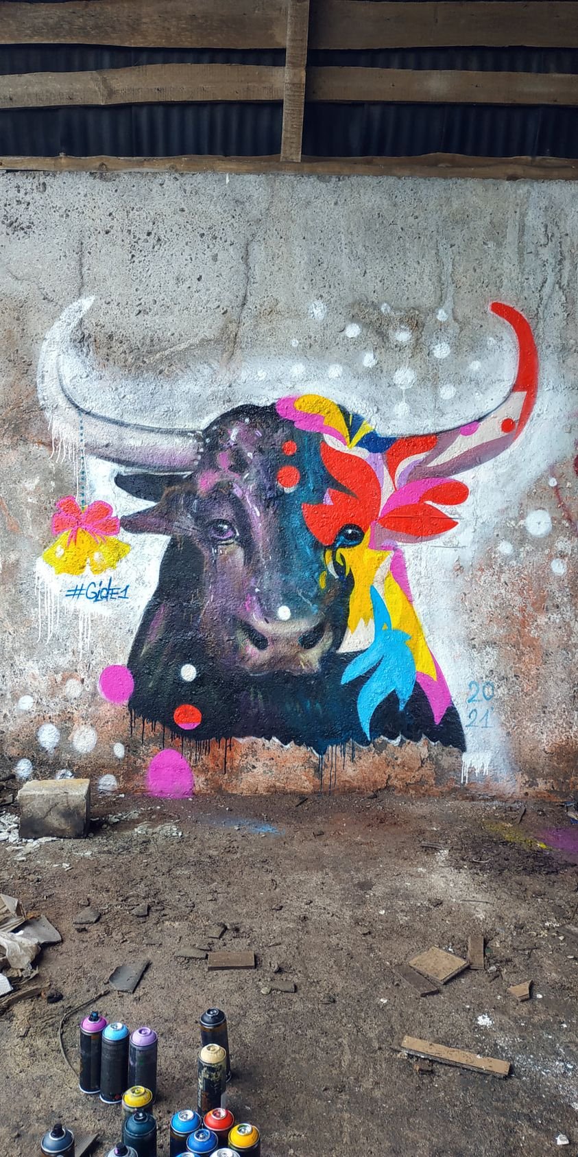 В центре Киева появился красочный мурал, посвященный году Быка 1