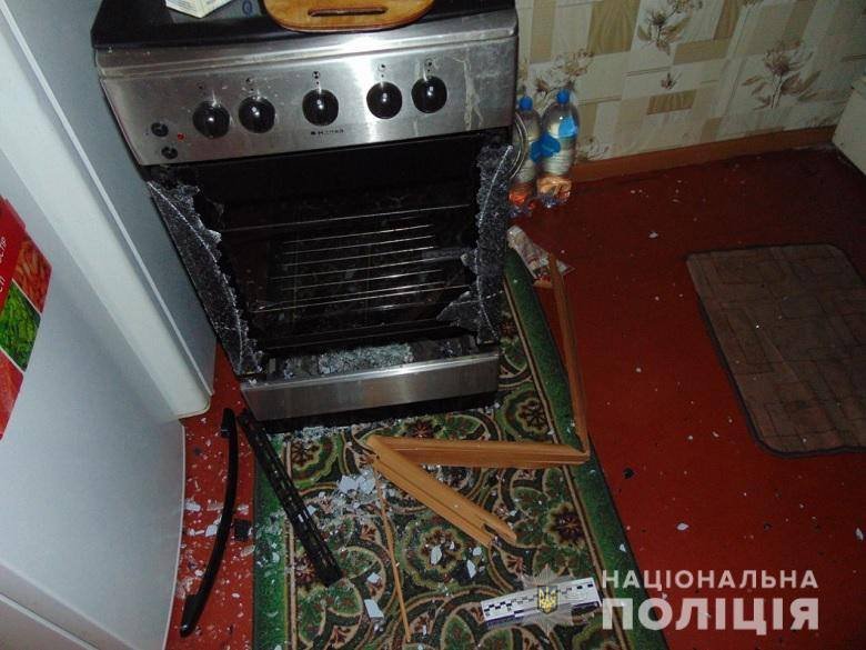 В Киеве после застолья мужчина вытолкнул друга из окна квартиры 1