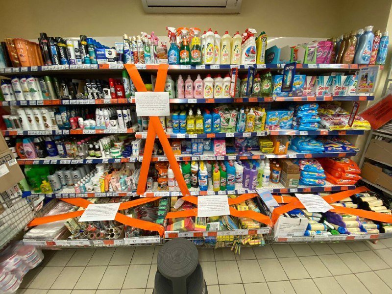 Зимний локдаун в Киеве: как реагируют люди на закрытые полки в работающих магазинах 8