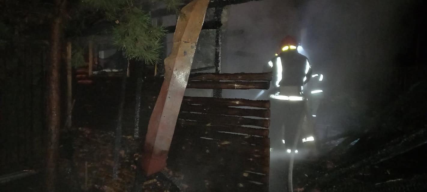 В Киеве в Святошинском районе вспыхнул частный сектор: кадры с места 2